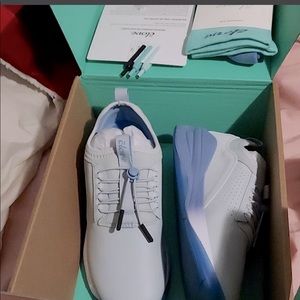 New in box Clove shoes 8 1/2